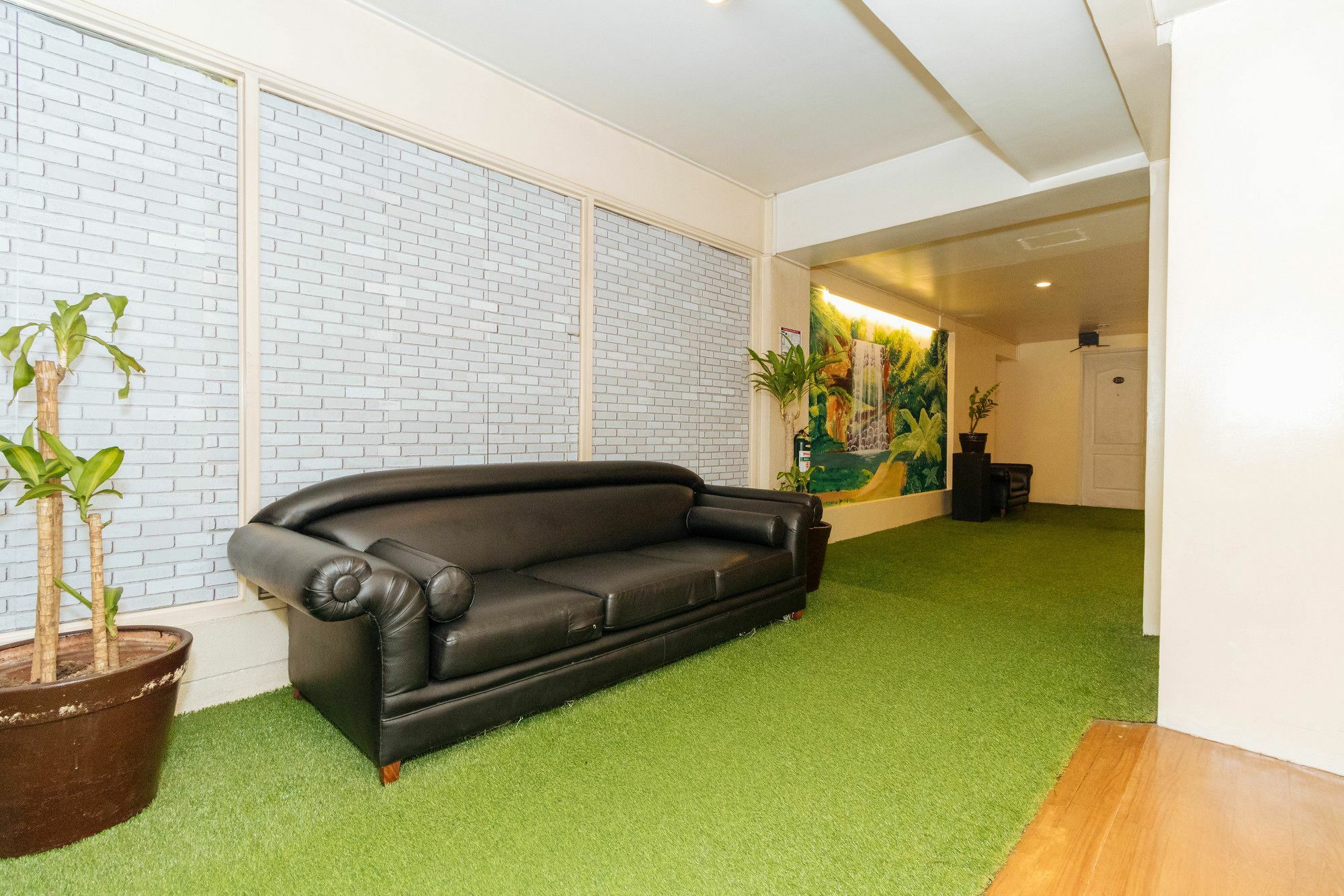 Reddoorz @ Amorsolo Makati Μακάτι Εξωτερικό φωτογραφία