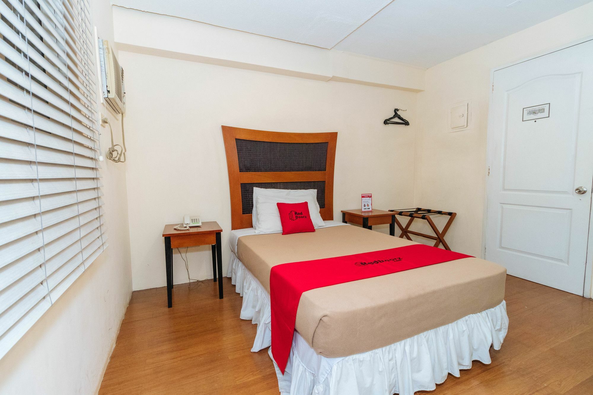 Reddoorz @ Amorsolo Makati Μακάτι Εξωτερικό φωτογραφία