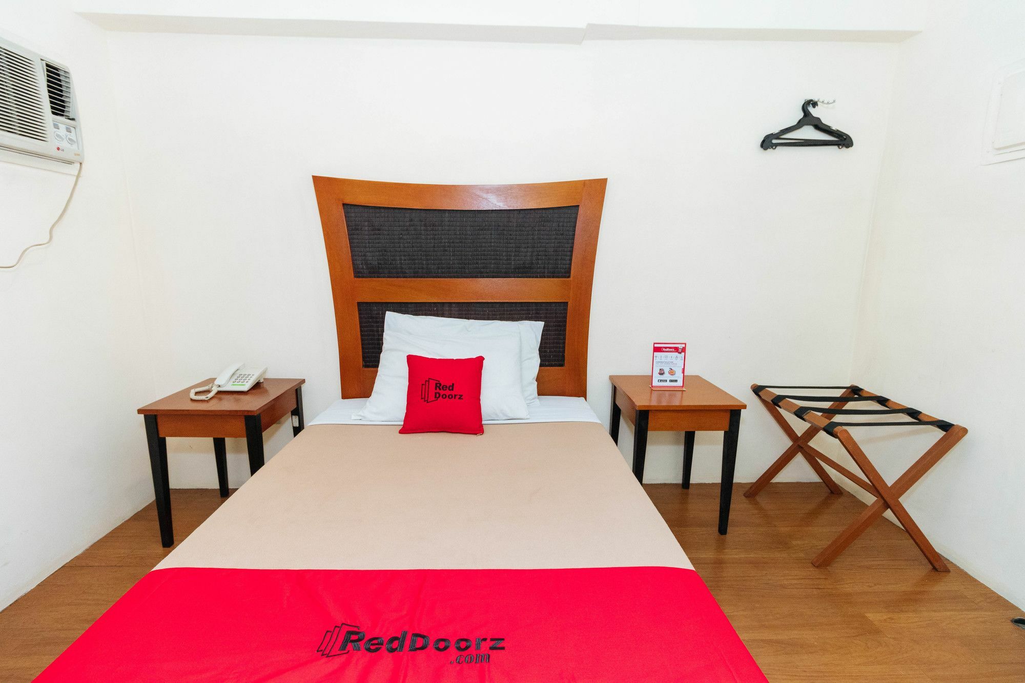 Reddoorz @ Amorsolo Makati Μακάτι Εξωτερικό φωτογραφία
