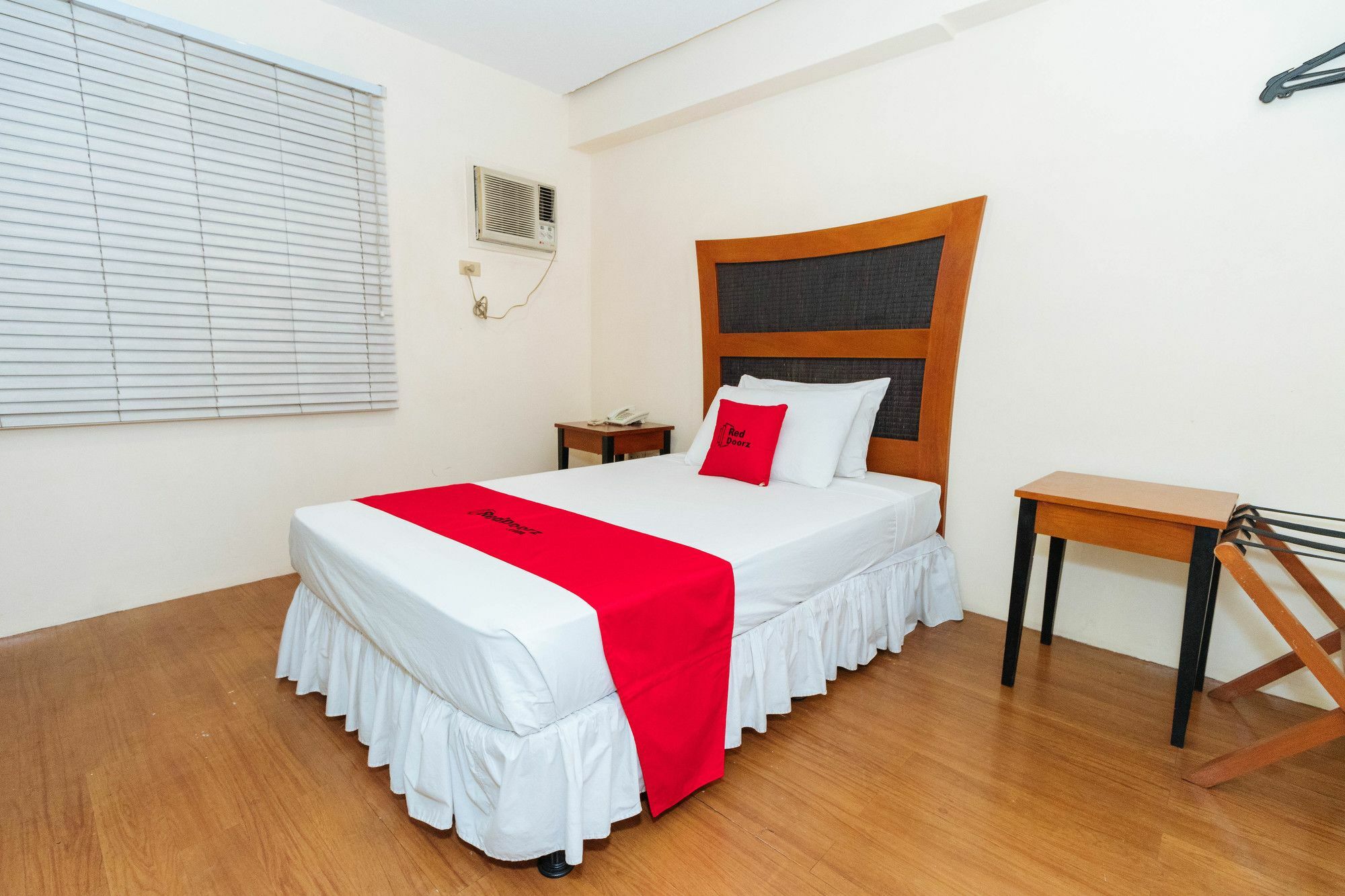 Reddoorz @ Amorsolo Makati Μακάτι Εξωτερικό φωτογραφία