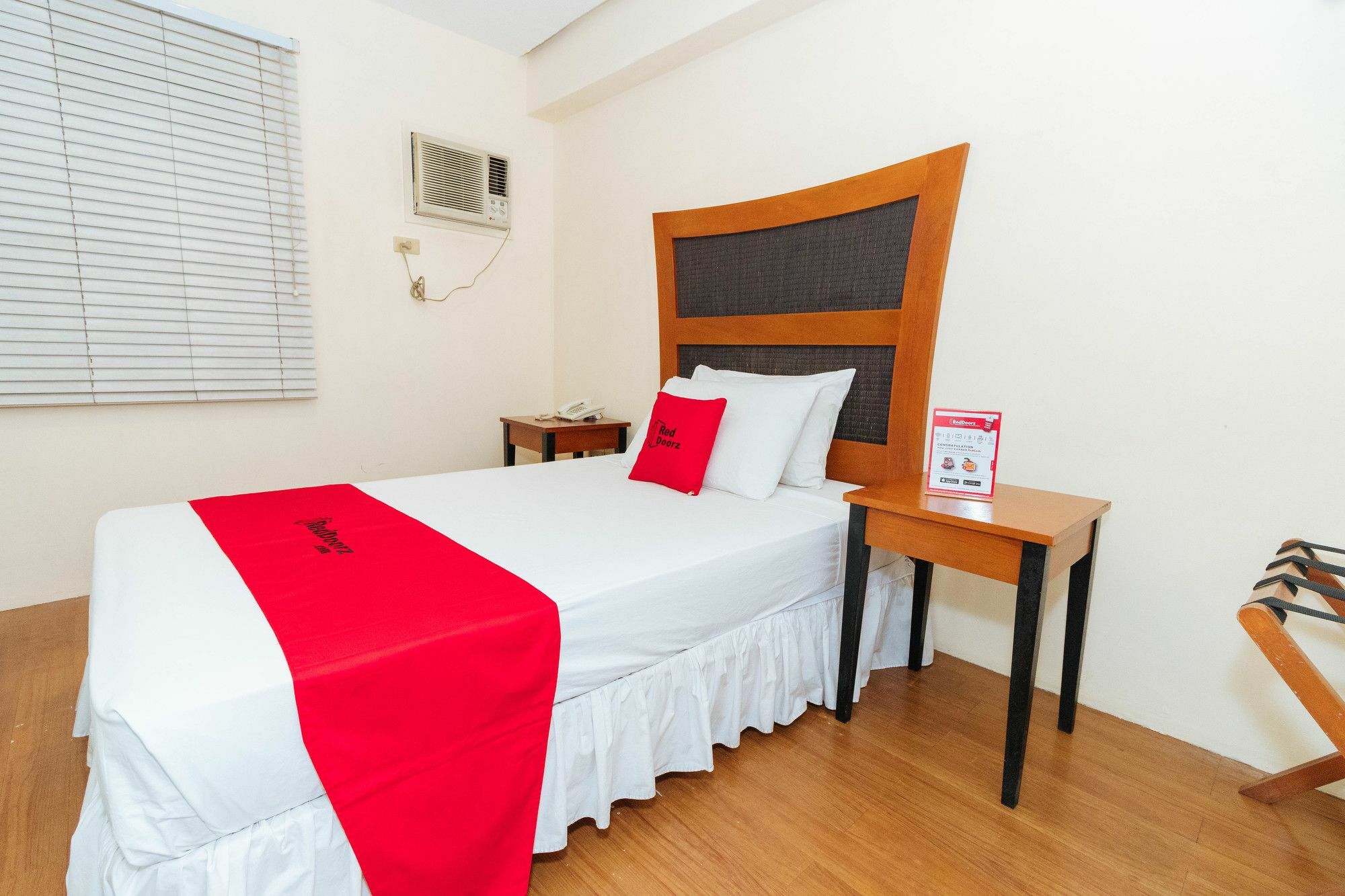 Reddoorz @ Amorsolo Makati Μακάτι Εξωτερικό φωτογραφία