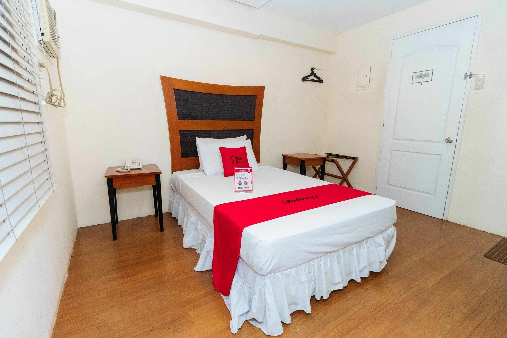 Reddoorz @ Amorsolo Makati Μακάτι Εξωτερικό φωτογραφία