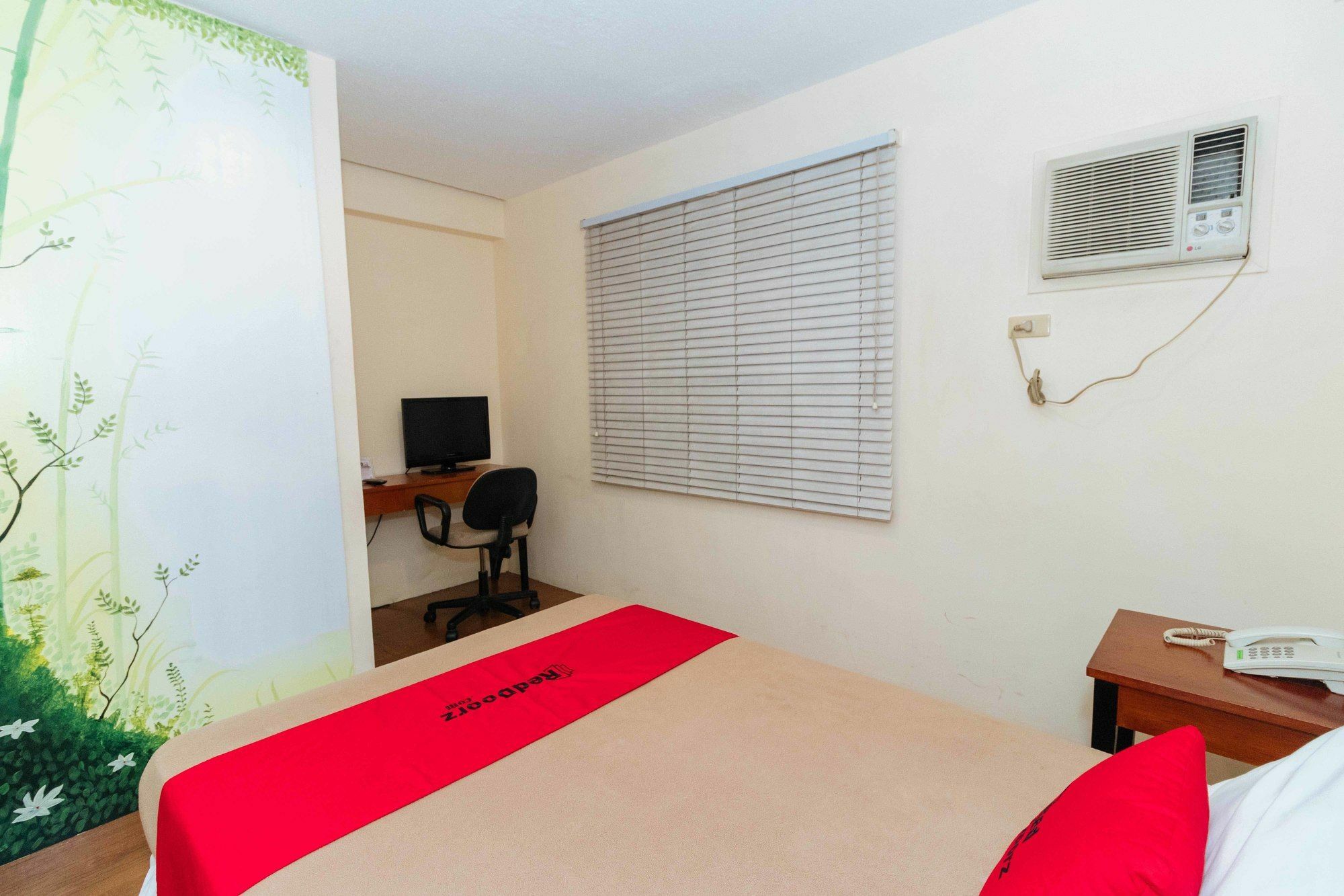 Reddoorz @ Amorsolo Makati Μακάτι Εξωτερικό φωτογραφία