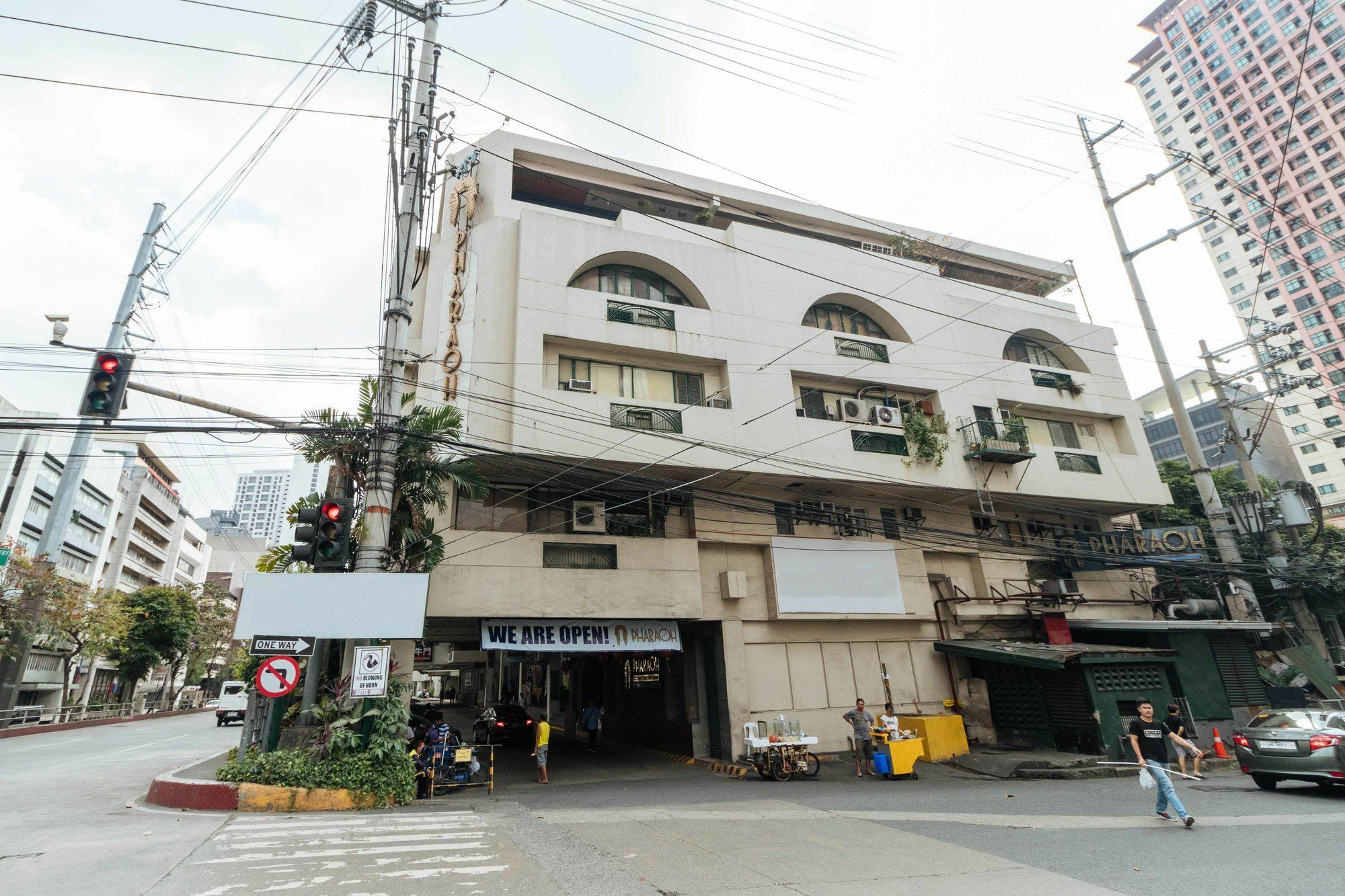 Reddoorz @ Amorsolo Makati Μακάτι Εξωτερικό φωτογραφία