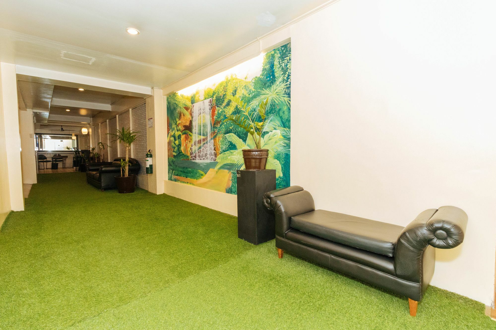 Reddoorz @ Amorsolo Makati Μακάτι Εξωτερικό φωτογραφία
