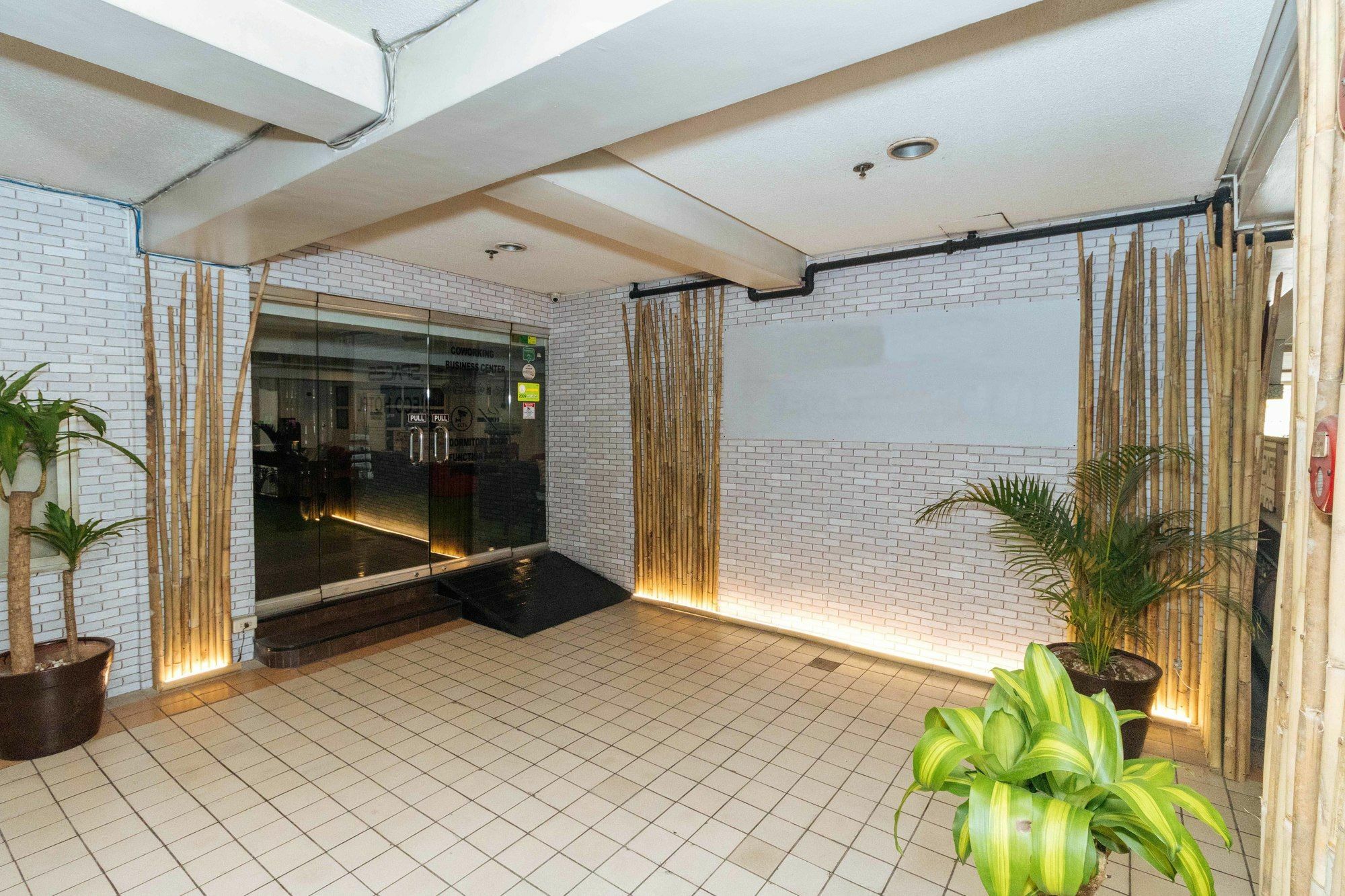 Reddoorz @ Amorsolo Makati Μακάτι Εξωτερικό φωτογραφία