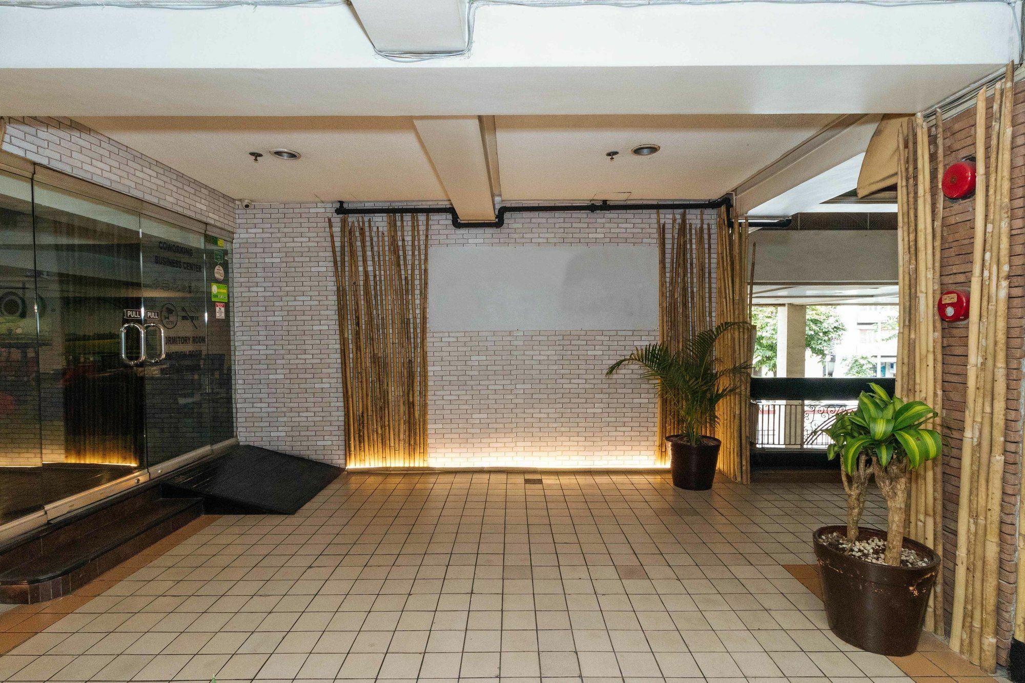 Reddoorz @ Amorsolo Makati Μακάτι Εξωτερικό φωτογραφία